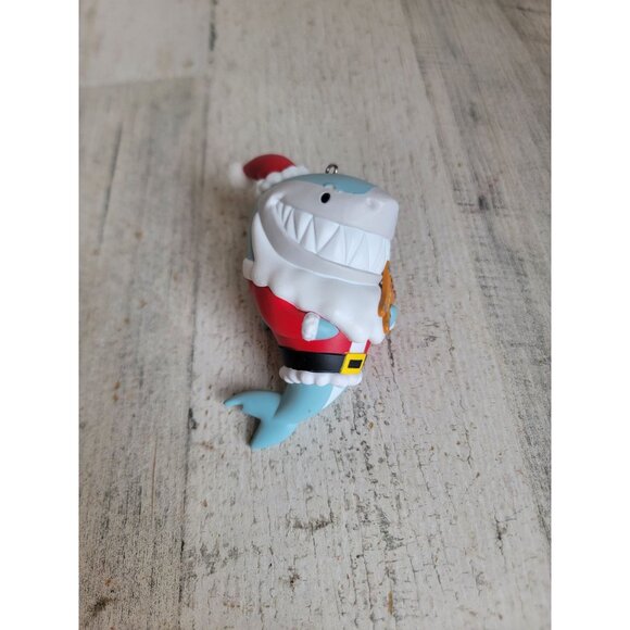 Hallmark toothsome tidings shark Santa Claus ornament Xmas - Picture 1 of 6